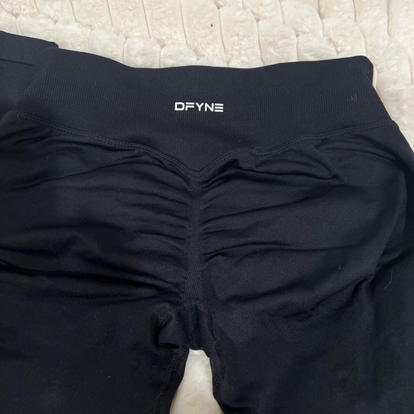 Sleek Black Leggings for Women - Picture 4 of 4